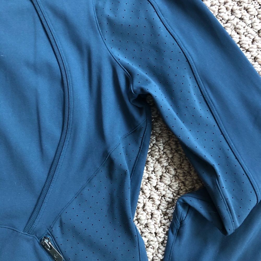 Lululemon Sleek Essentials Jacket - Picture 4 of 8